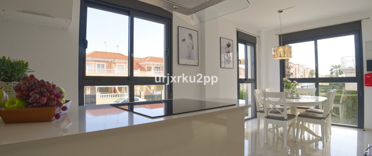 Wiederverkauf - Town house - Orihuela - La Zenia