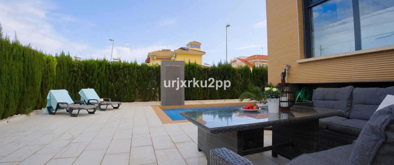 Wiederverkauf - Town house - Orihuela - La Zenia