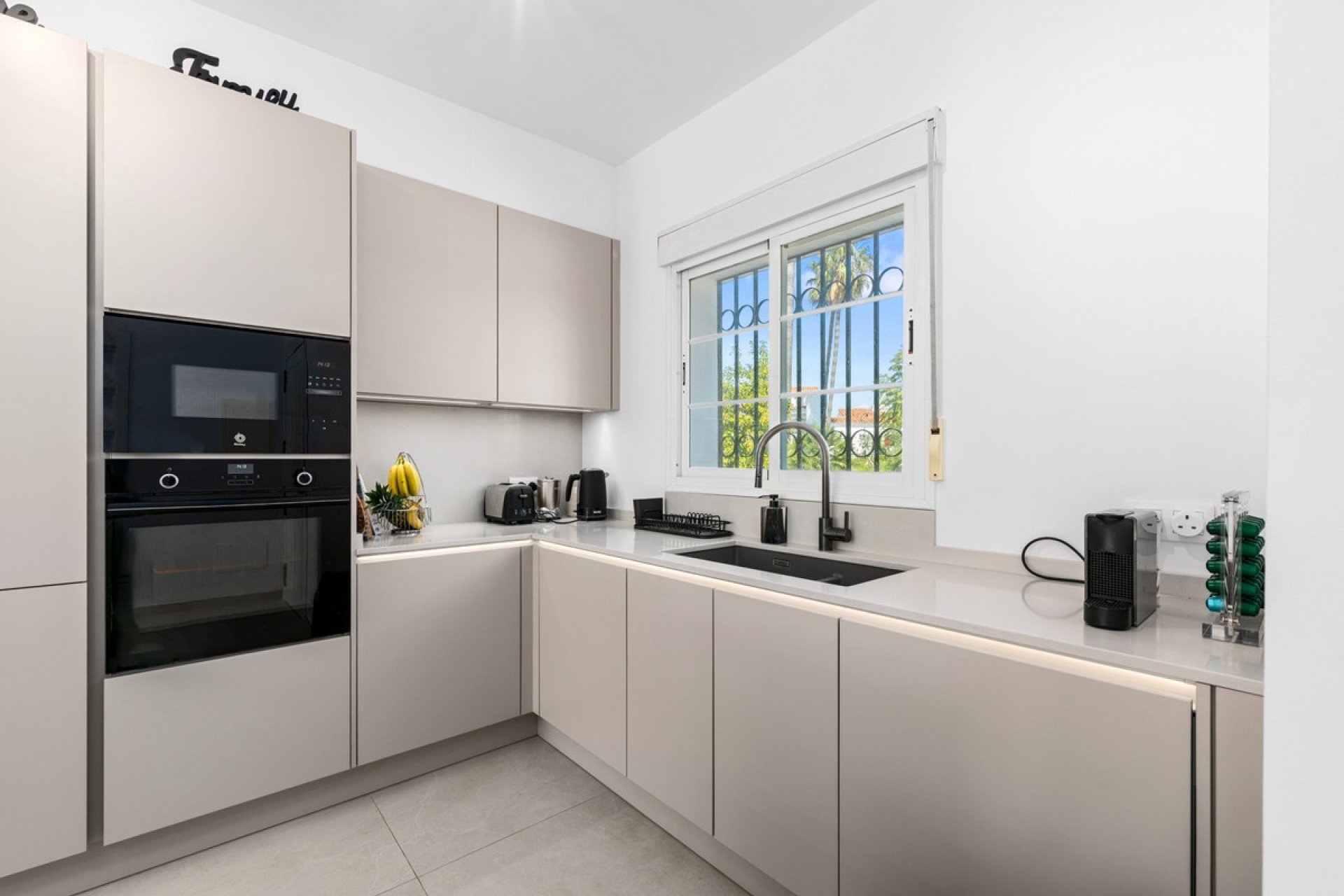 Wiederverkauf - Villa - Estepona - Bel Air