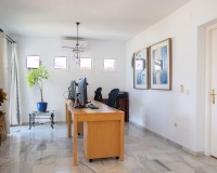 Wiederverkauf - Villa - Estepona - El Padron