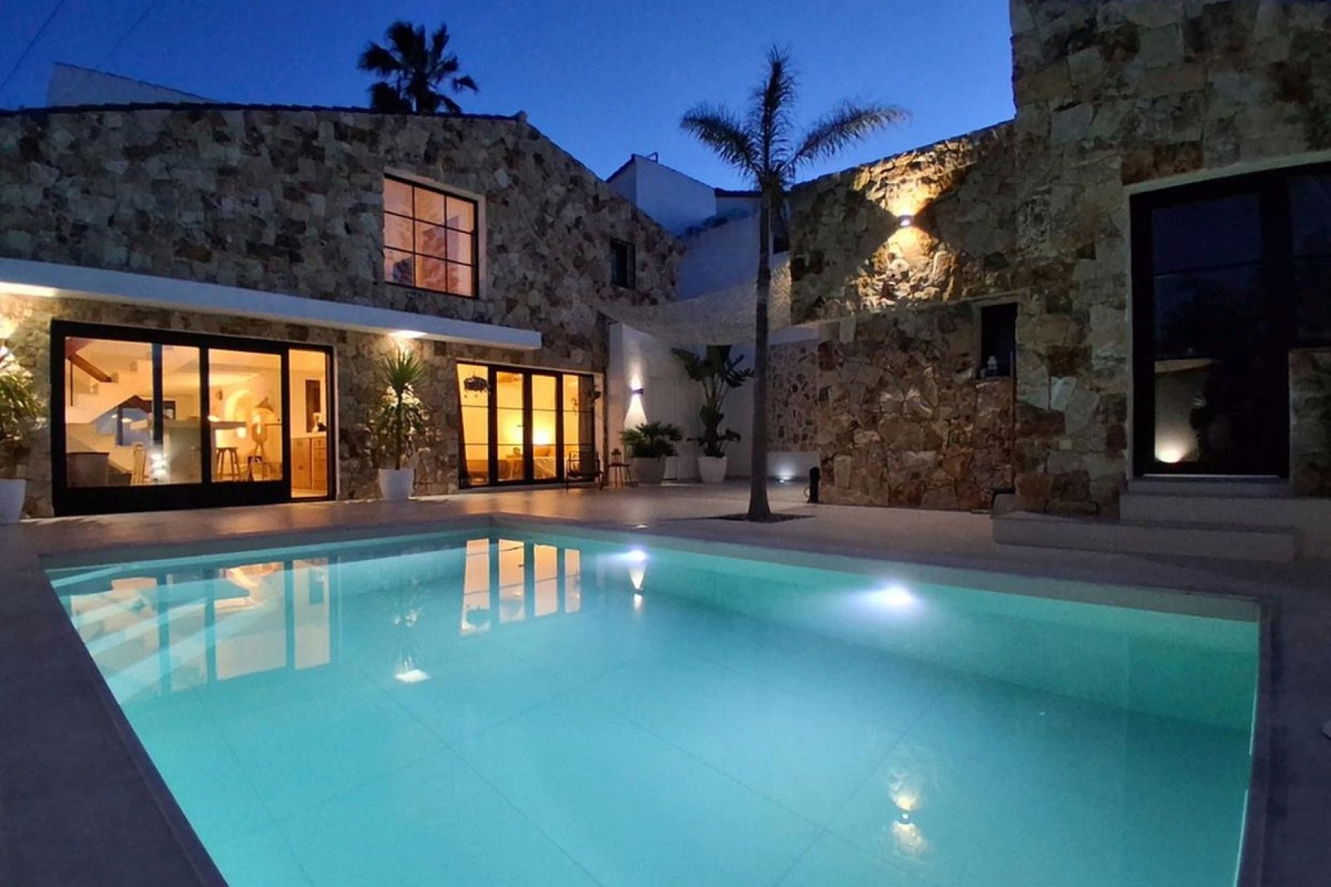 Wiederverkauf - Villa - Estepona - Estepona Centro
