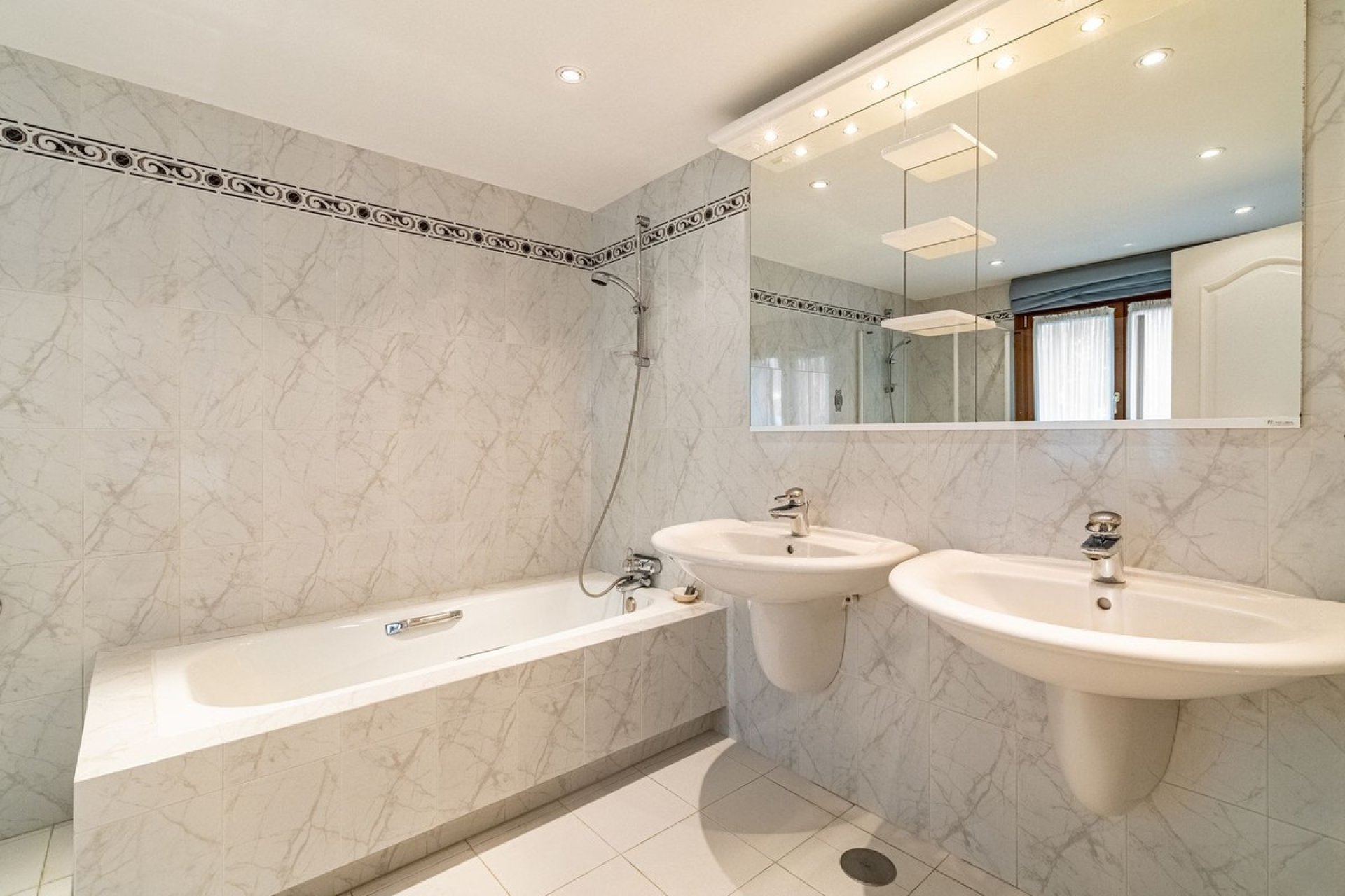 Wiederverkauf - Villa - Estepona - New Golden Mile