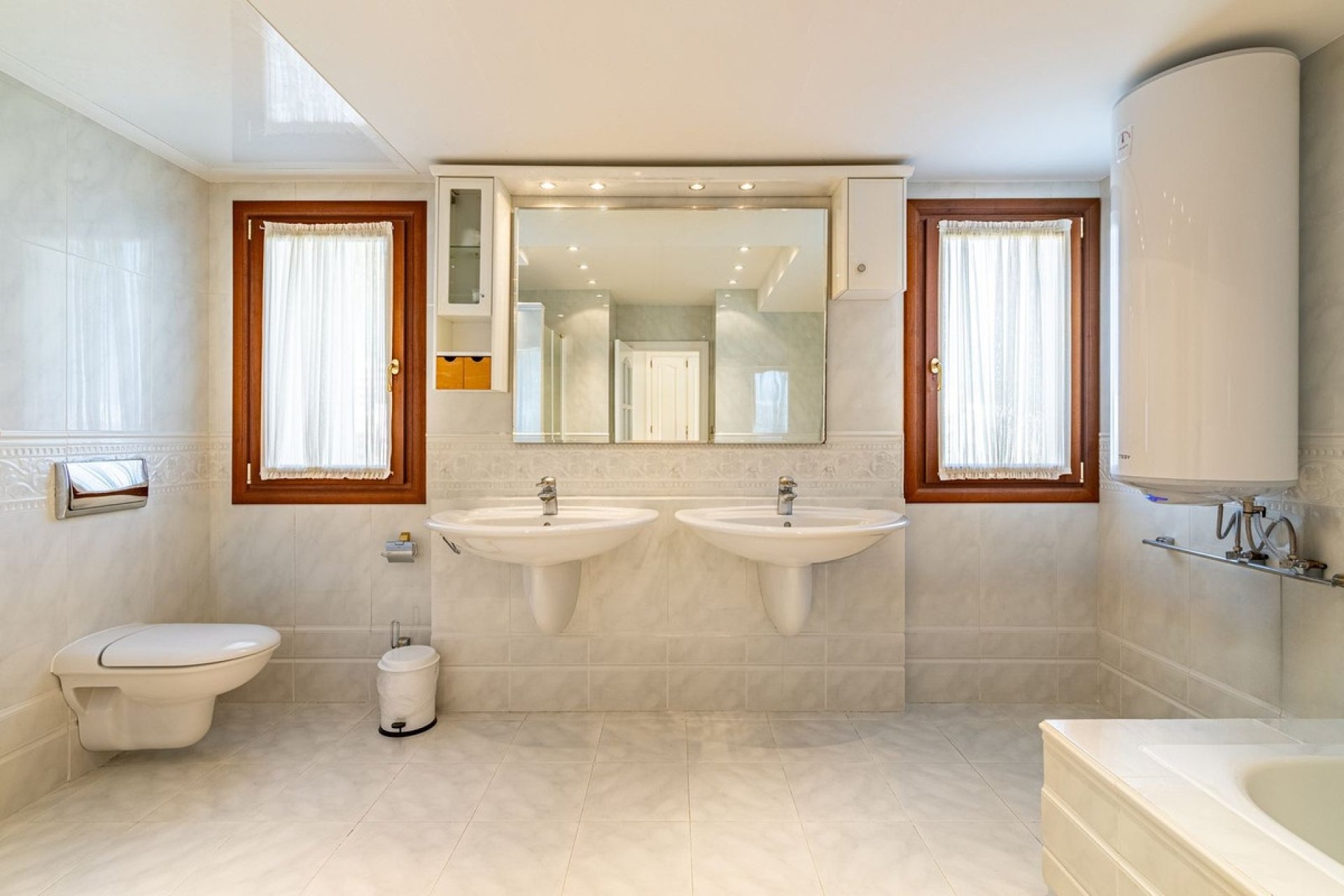 Wiederverkauf - Villa - Estepona - New Golden Mile