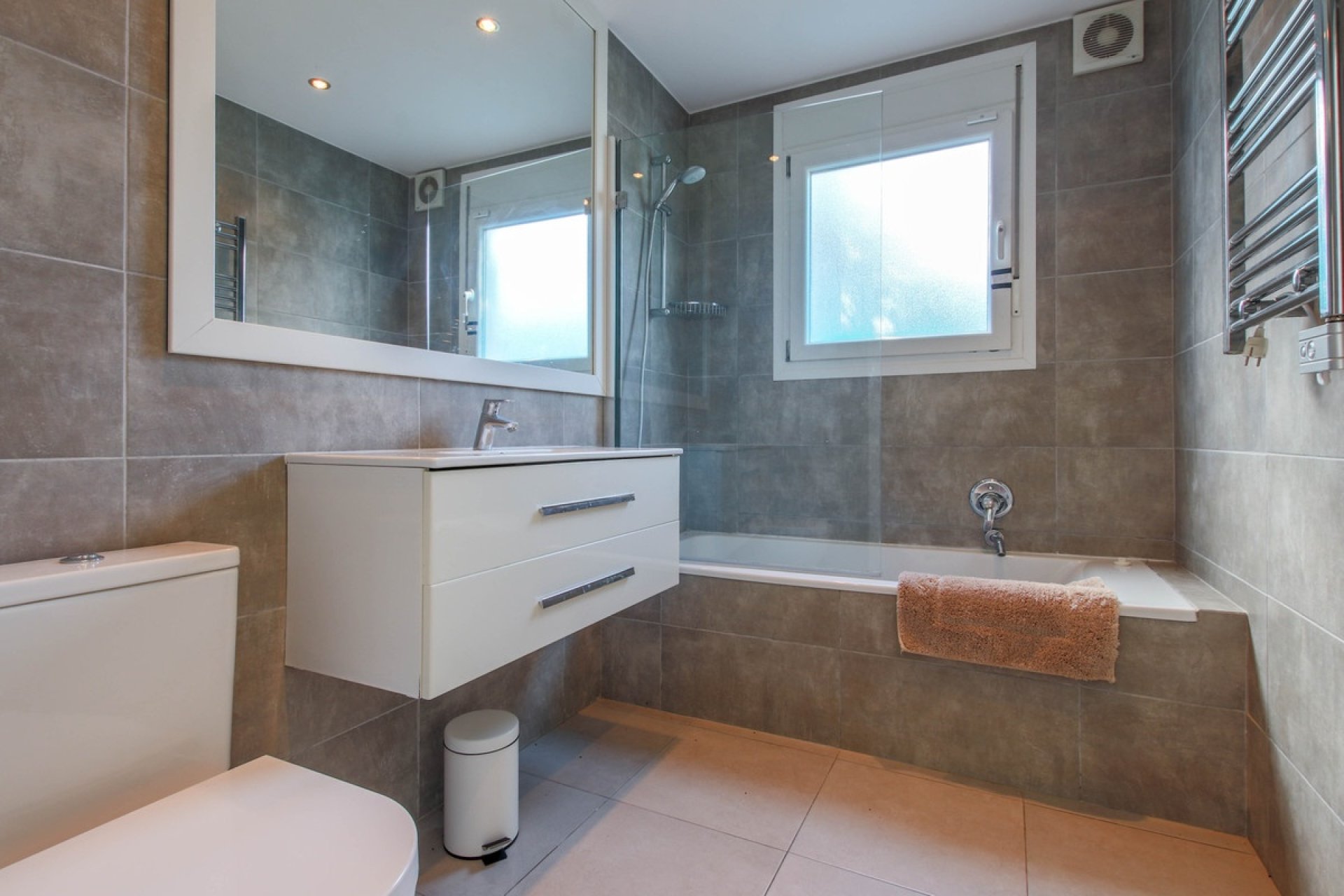 Wiederverkauf - Villa - Estepona - New Golden Mile