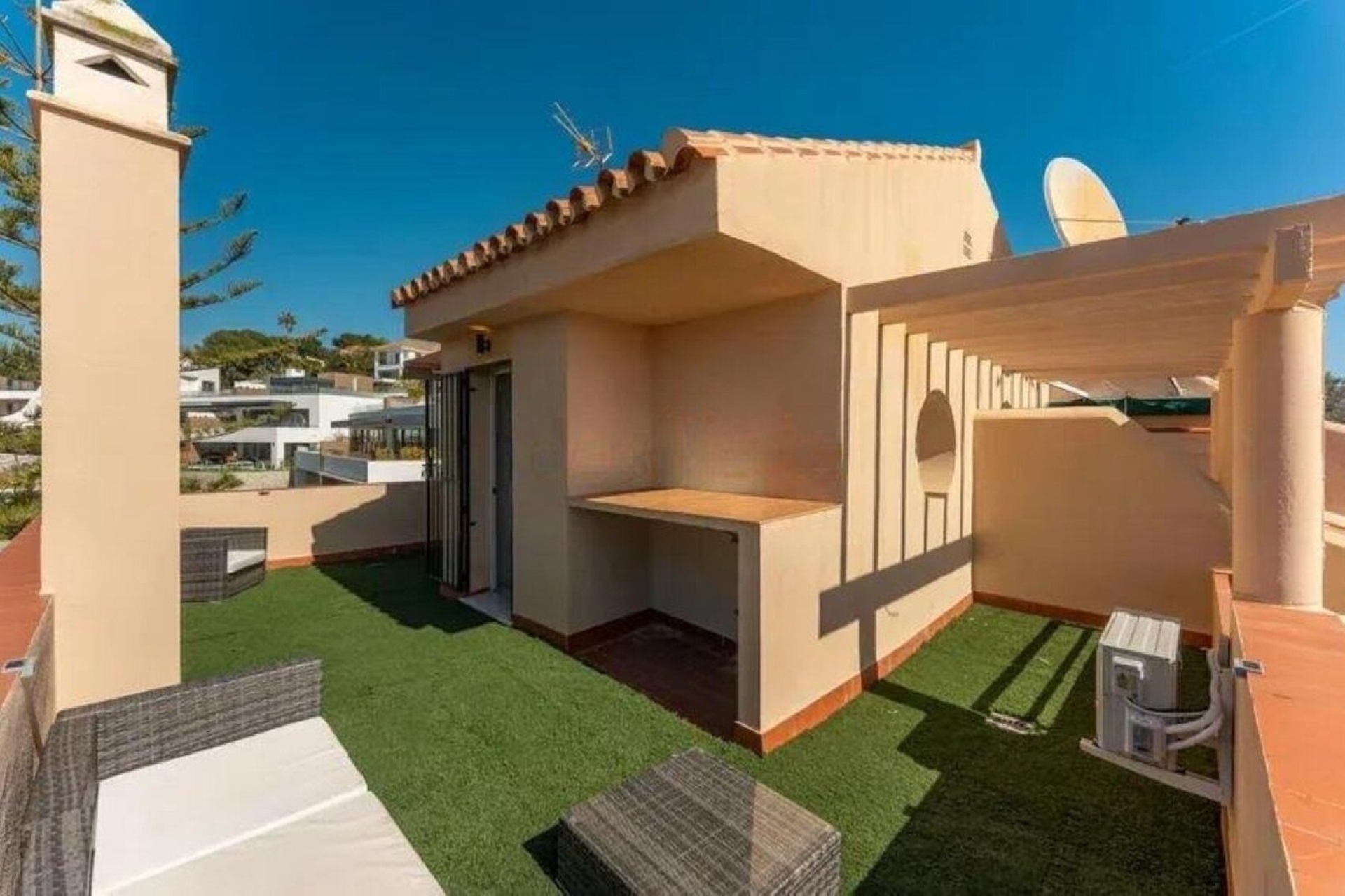 Wiederverkauf - Villa - Marbella - Cabopino