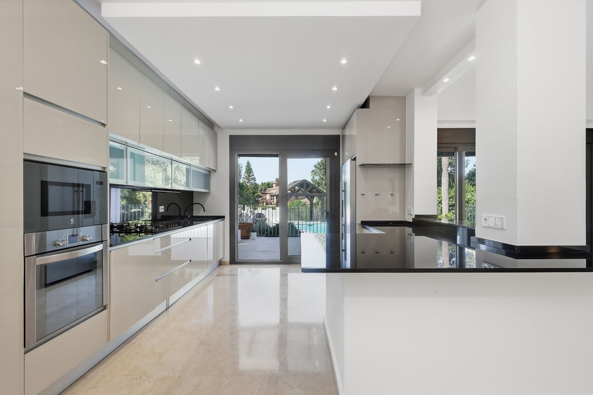 Wiederverkauf - Villa - Marbella - El Rosario