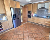 Wiederverkauf - Villa - Marbella - El Rosario