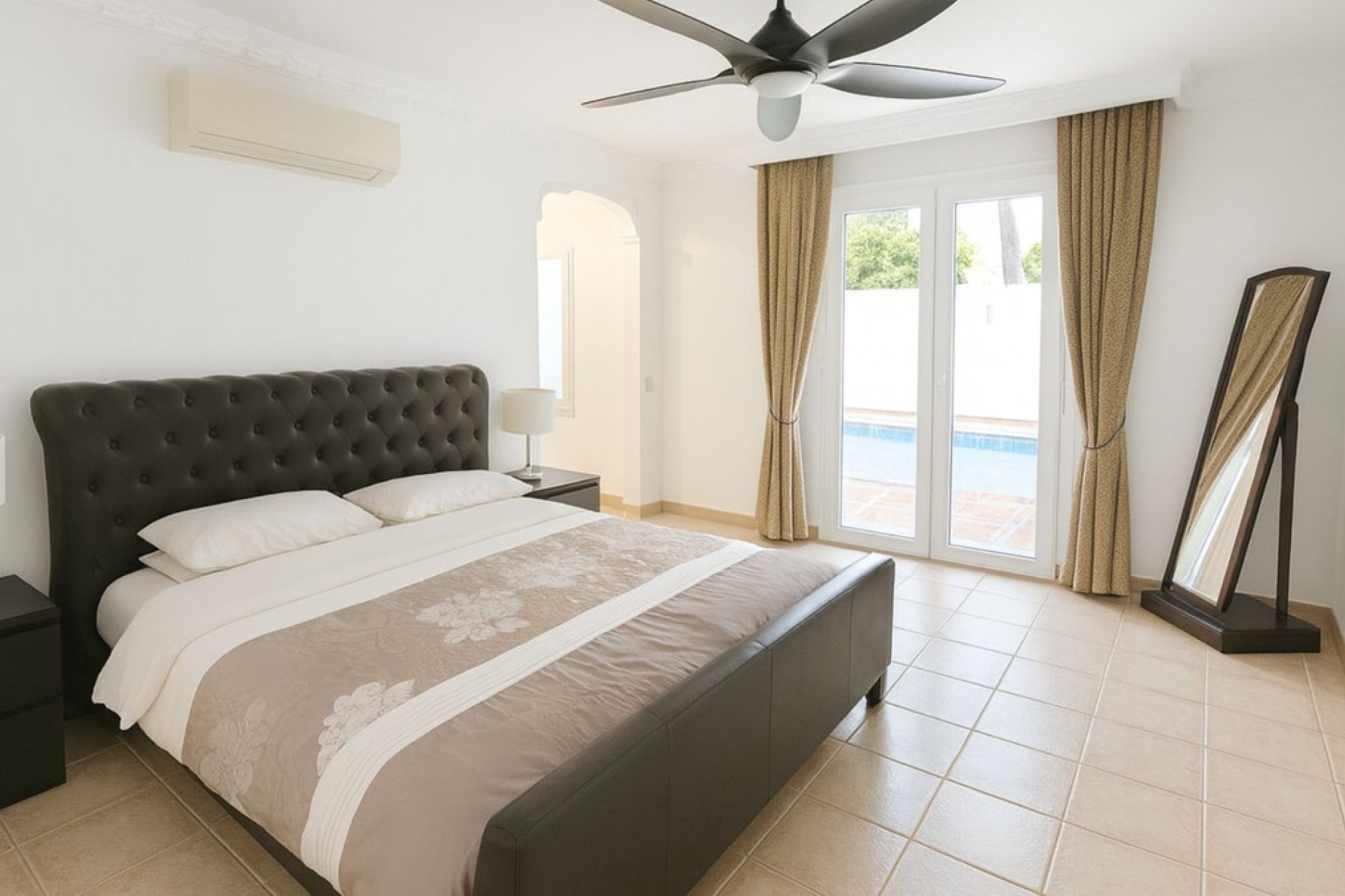Wiederverkauf - Villa - Marbella - El Rosario
