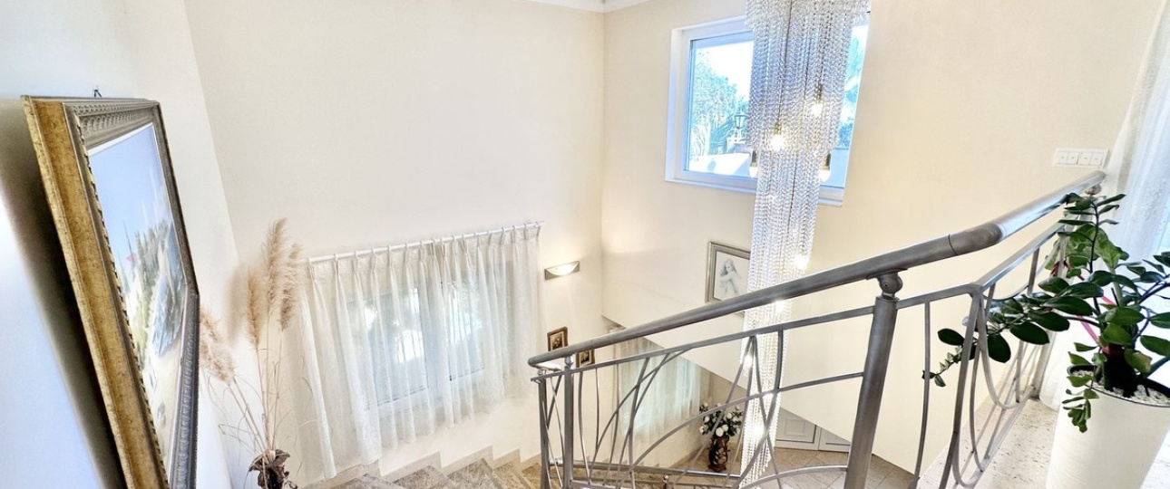 Wiederverkauf - Villa - Marbella - El Rosario
