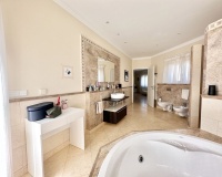 Wiederverkauf - Villa - Marbella - El Rosario