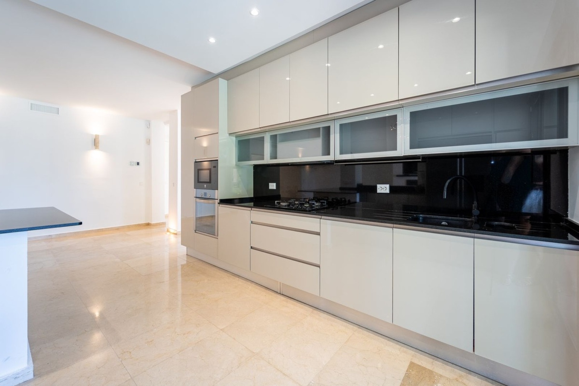 Wiederverkauf - Villa - Marbella - El Rosario