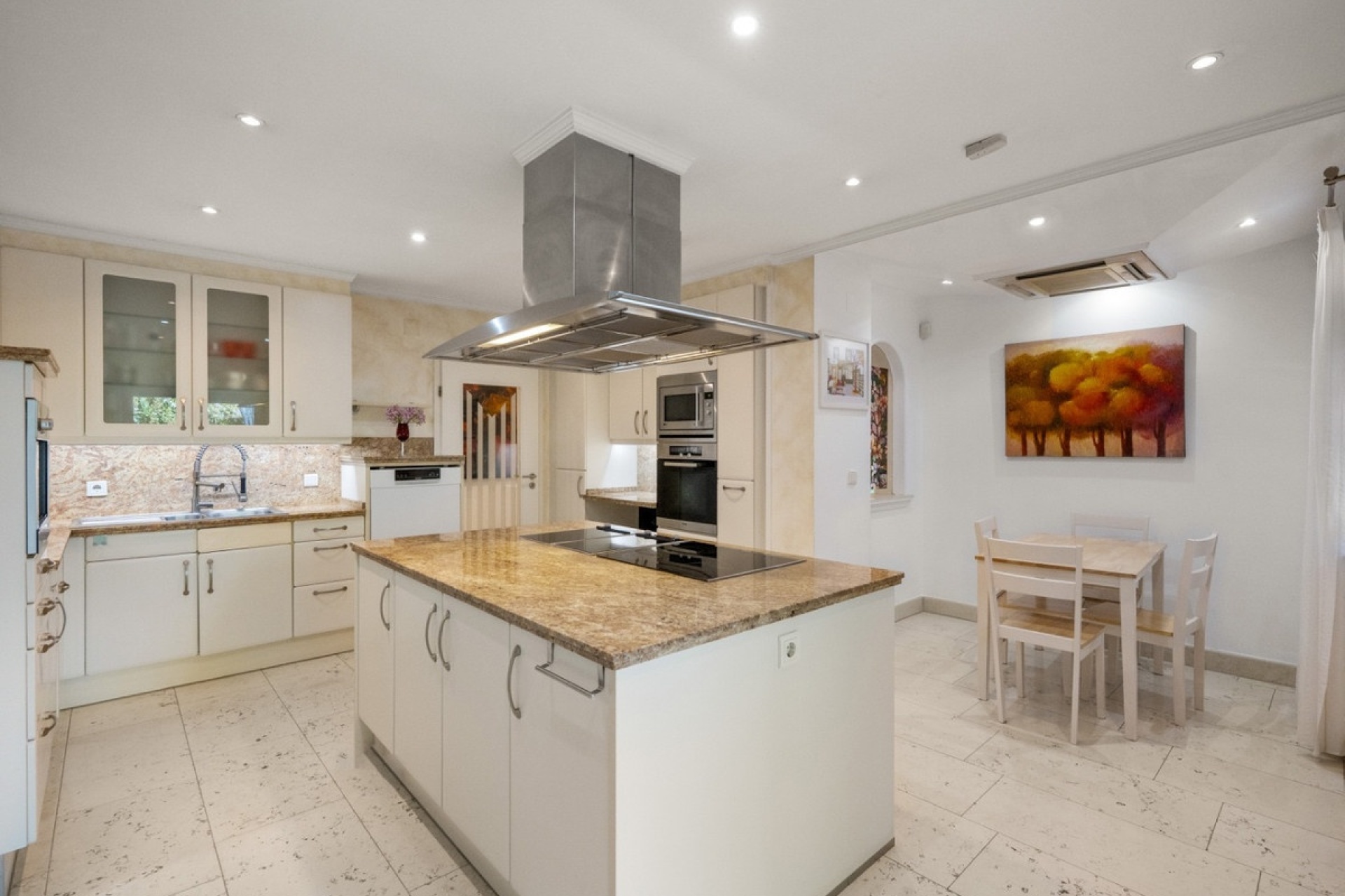 Wiederverkauf - Villa - Marbella - El Rosario