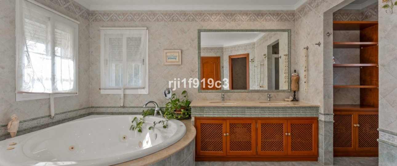 Wiederverkauf - Villa - Marbella - Elviria