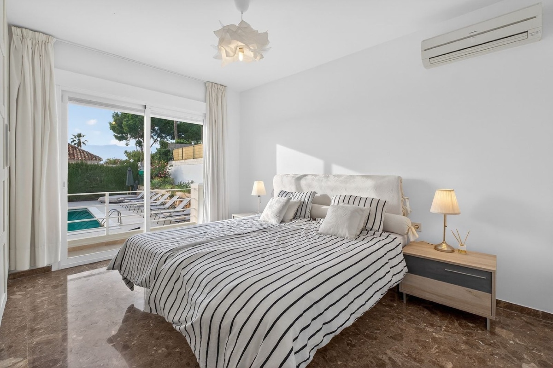 Wiederverkauf - Villa - Marbella - Elviria