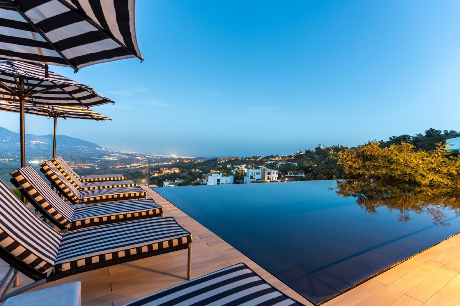 Wiederverkauf - Villa - Marbella - Elviria