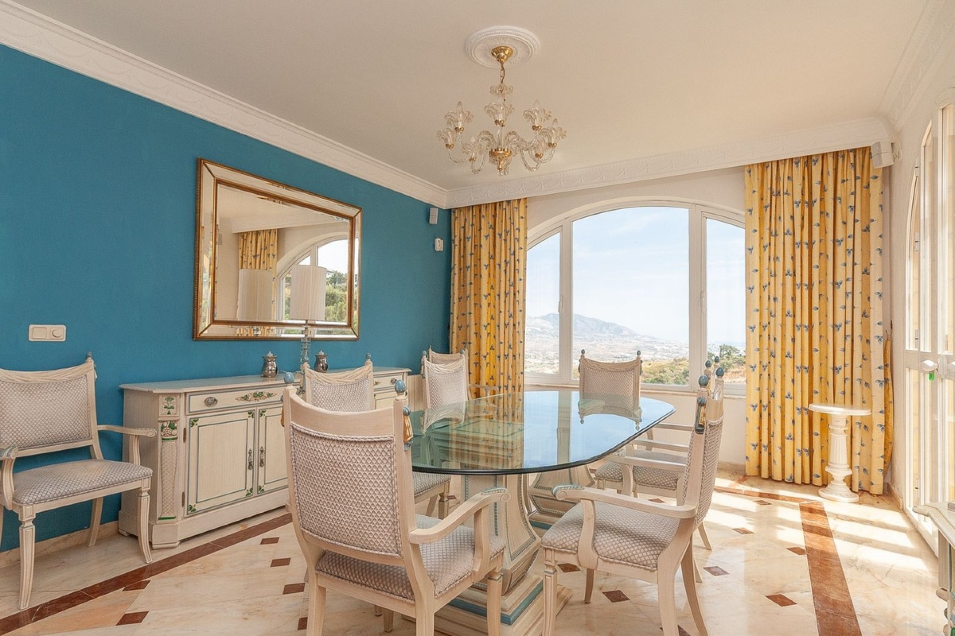 Wiederverkauf - Villa - Marbella - La Mairena