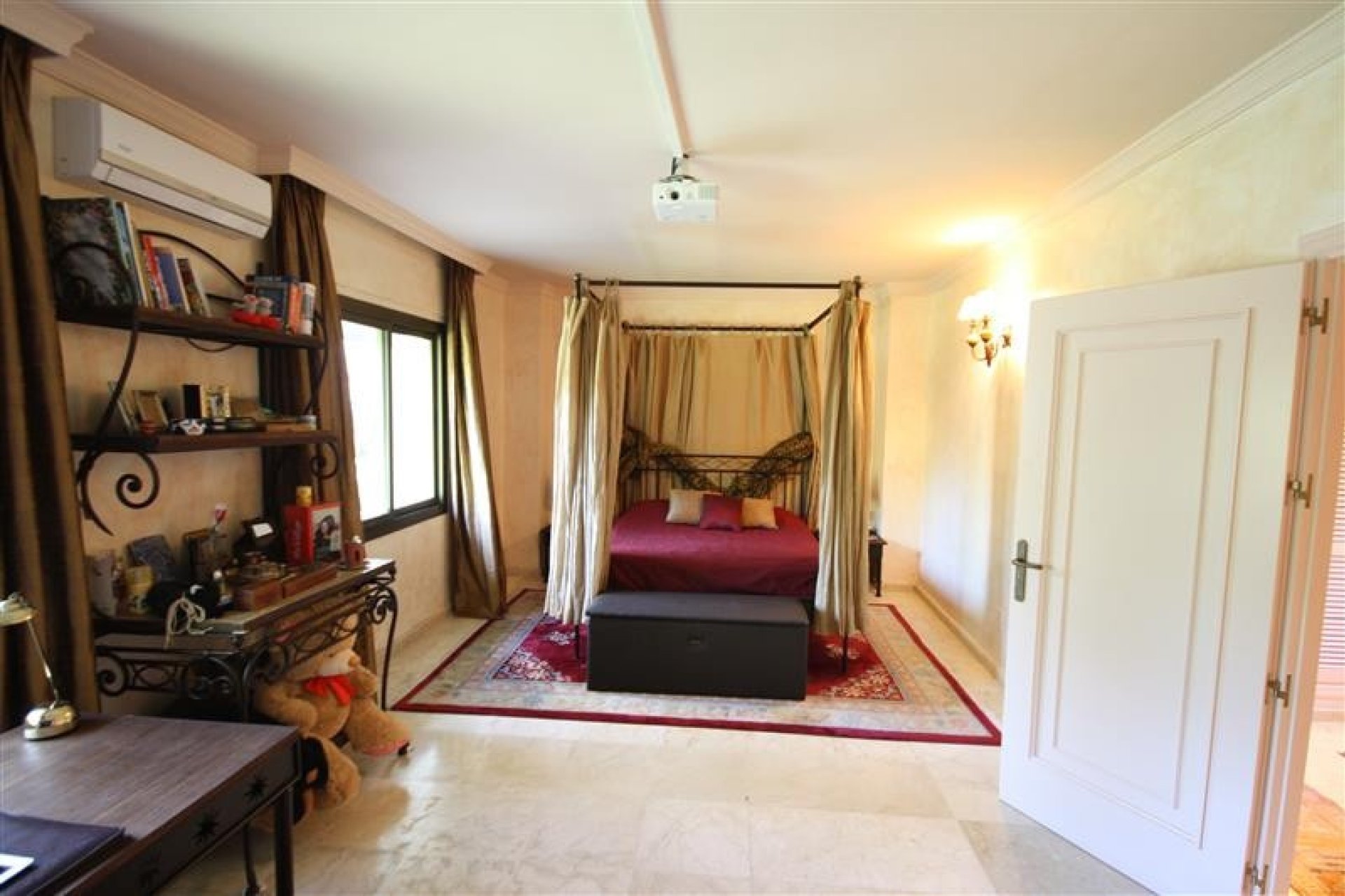 Wiederverkauf - Villa - Marbella - Los Monteros