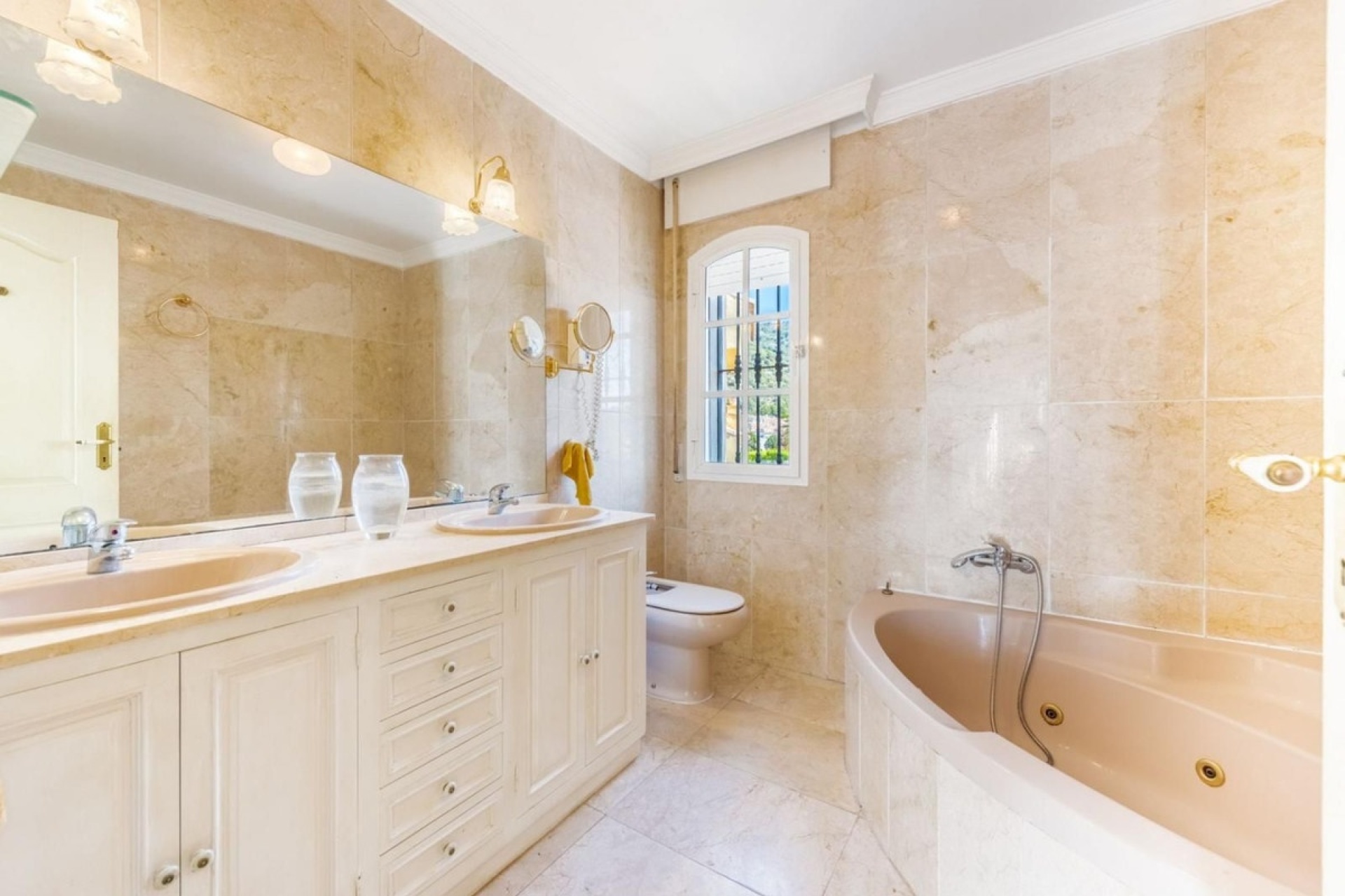 Wiederverkauf - Villa - Marbella - Marbella Centro