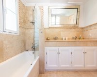 Wiederverkauf - Villa - Marbella - Nueva Andalucía