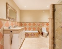 Wiederverkauf - Villa - Marbella - Nueva Andalucía