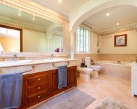 Wiederverkauf - Villa - Marbella - Nueva Andalucía