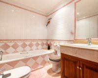 Wiederverkauf - Villa - Marbella - Nueva Andalucía