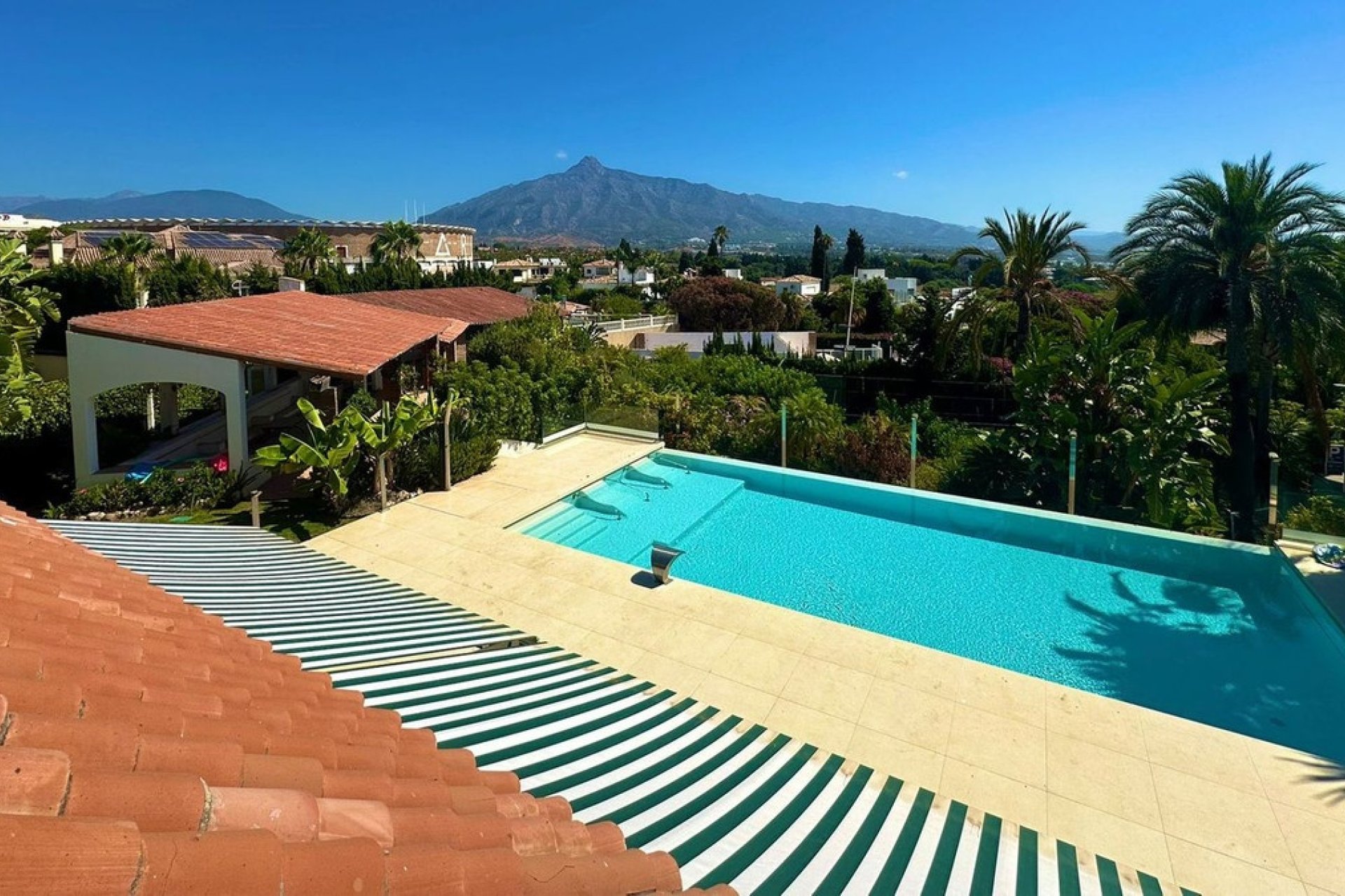 Wiederverkauf - Villa - Marbella - Nueva Andalucía
