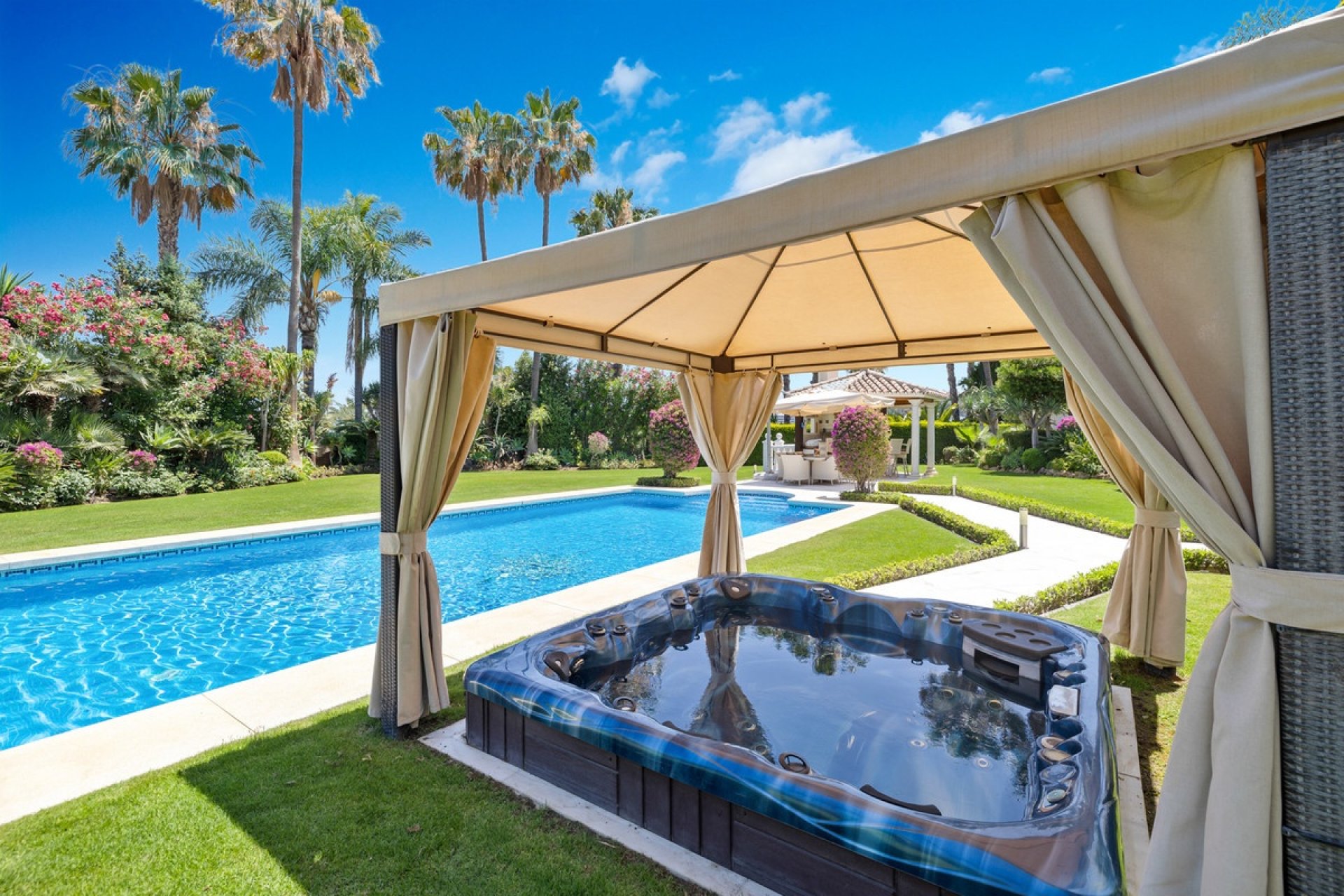 Wiederverkauf - Villa - Marbella - Nueva Andalucía