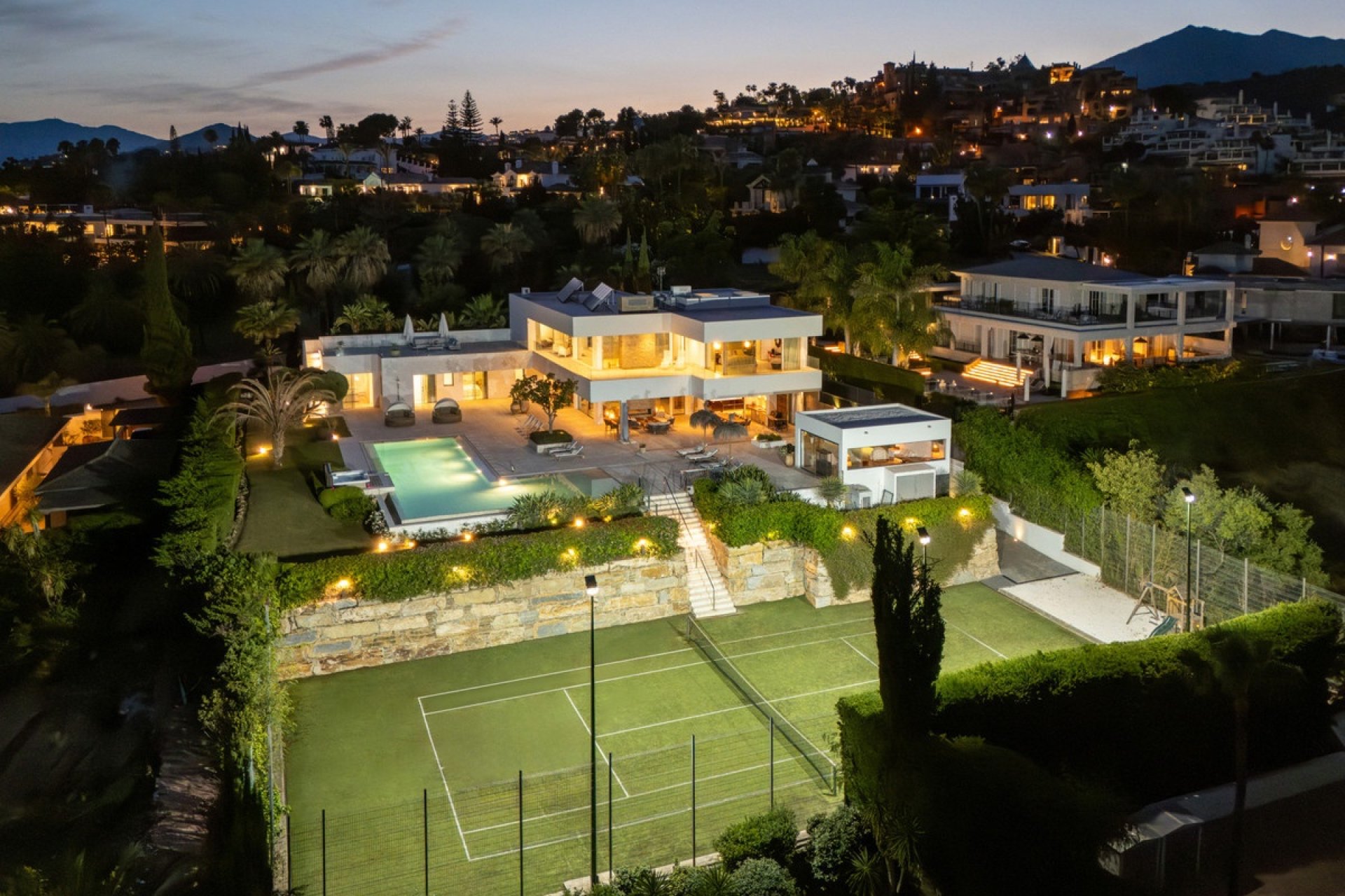 Wiederverkauf - Villa - Marbella - Nueva Andalucía