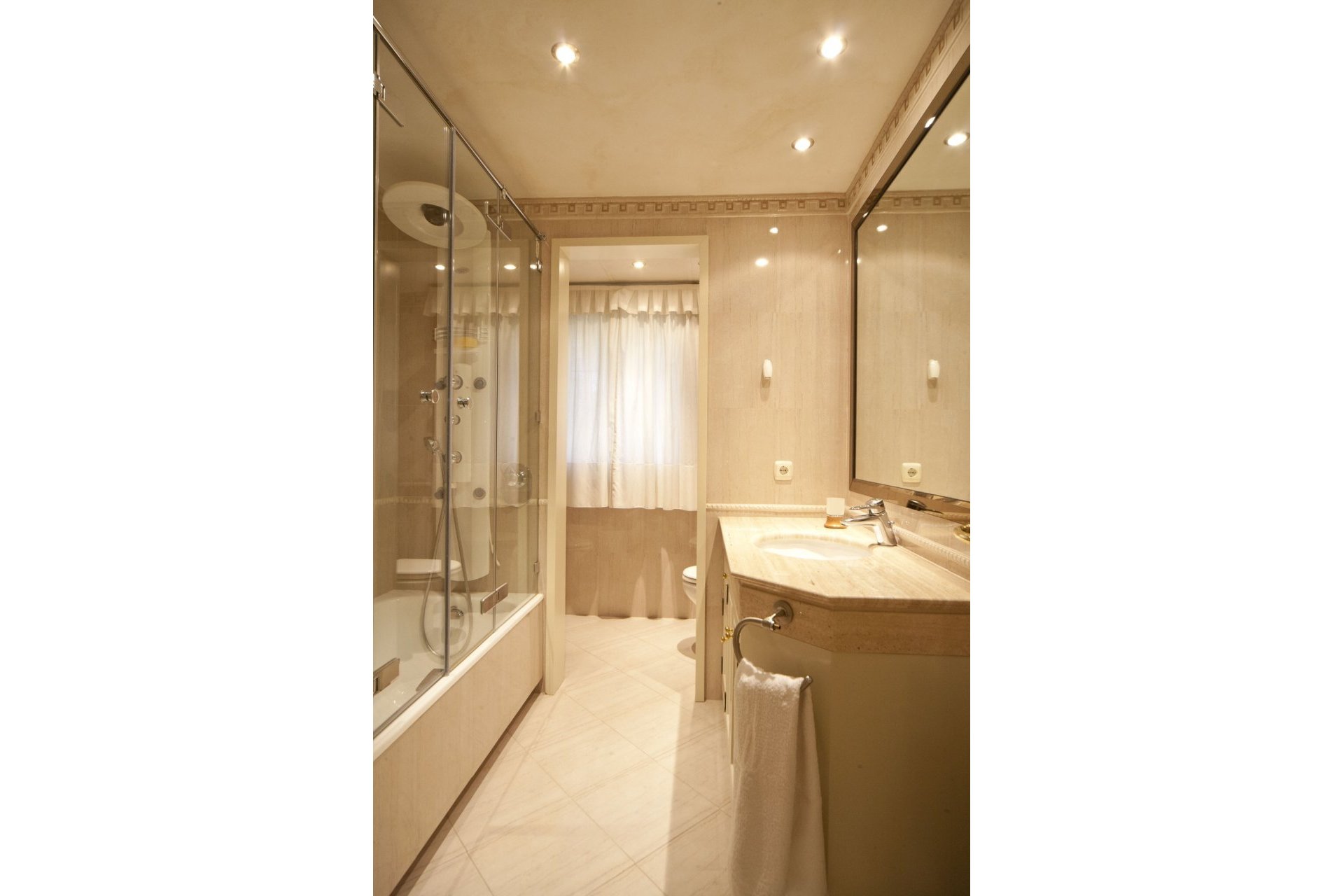 Wiederverkauf - Villa - Marbella - Nueva Andalucía