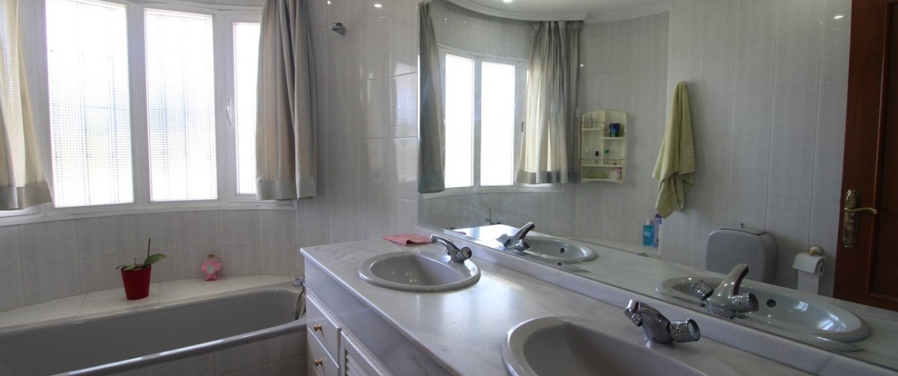 Wiederverkauf - Villa - Marbella - Nueva Andalucía