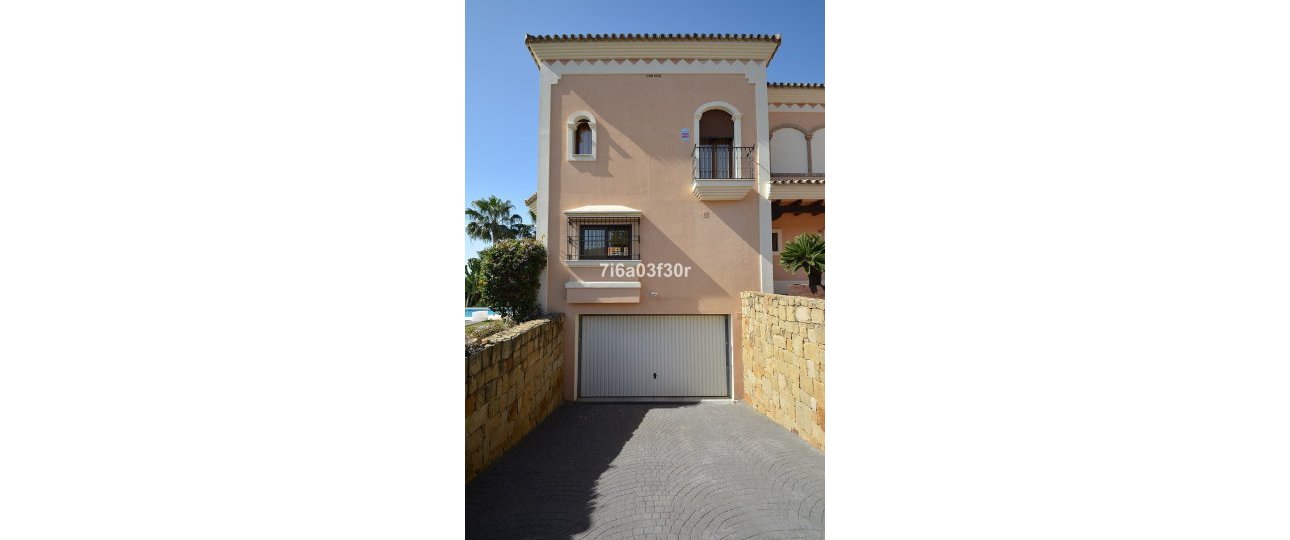 Wiederverkauf - Villa - Marbella - Nueva Andalucía