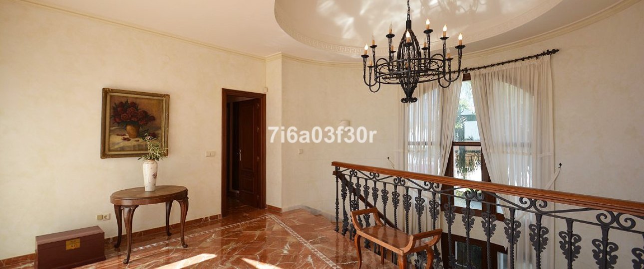 Wiederverkauf - Villa - Marbella - Nueva Andalucía