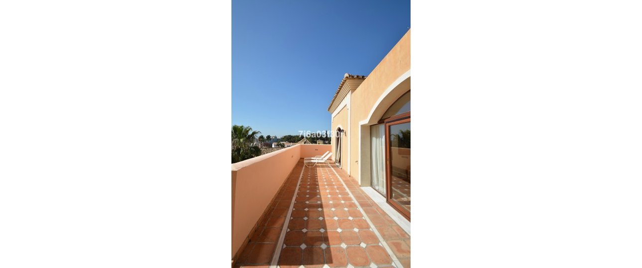 Wiederverkauf - Villa - Marbella - Nueva Andalucía