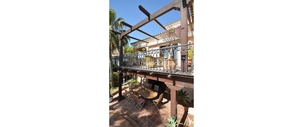 Wiederverkauf - Villa - Marbella - Nueva Andalucía