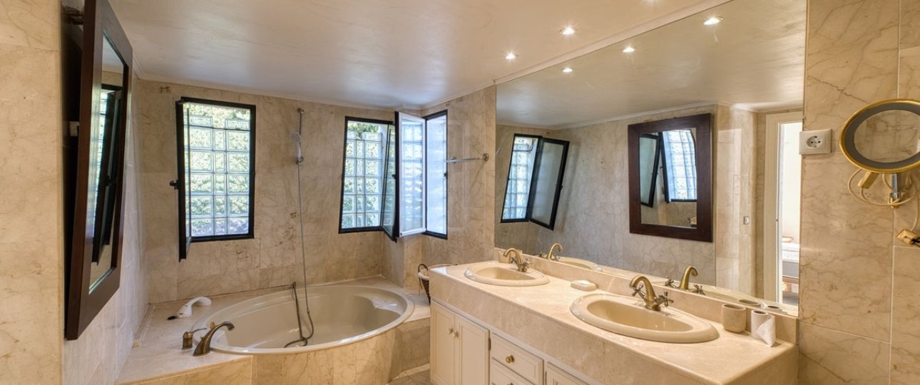 Wiederverkauf - Villa - Marbella - Nueva Andalucía