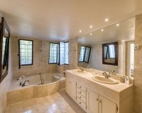 Wiederverkauf - Villa - Marbella - Nueva Andalucía
