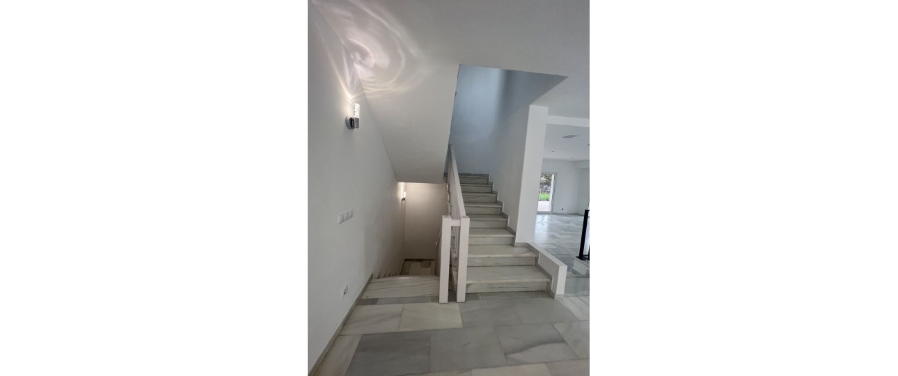 Wiederverkauf - Villa - Marbella - Nueva Andalucía