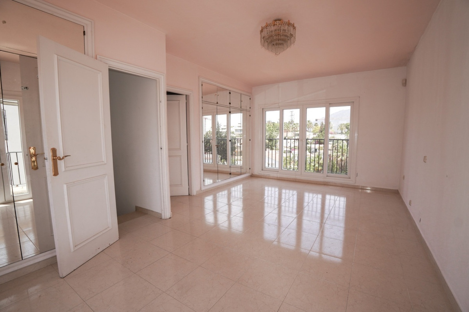 Wiederverkauf - Villa - Marbella - Nueva Andalucía