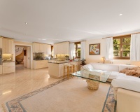 Wiederverkauf - Villa - Marbella - Nueva Andalucía