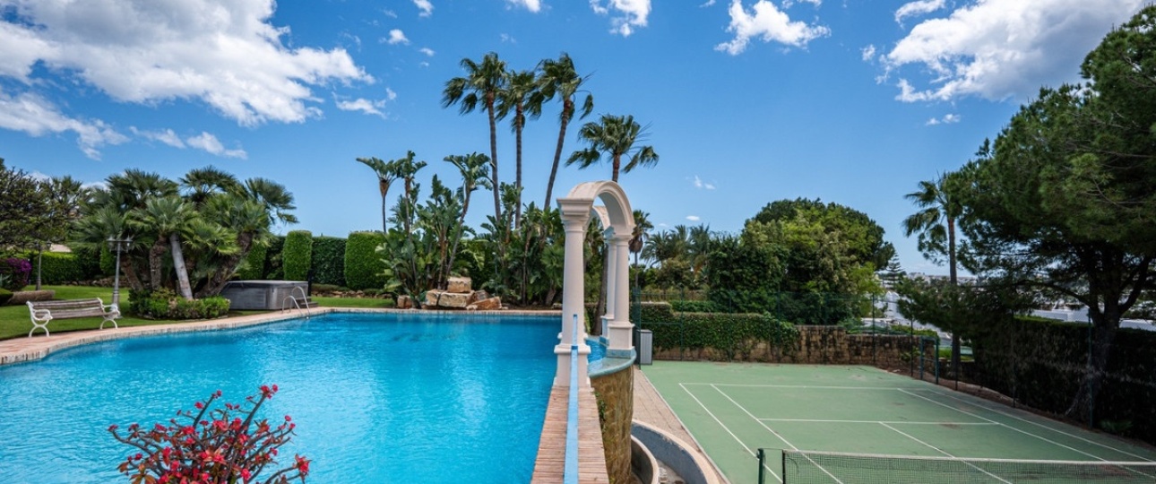 Wiederverkauf - Villa - Marbella - Nueva Andalucía