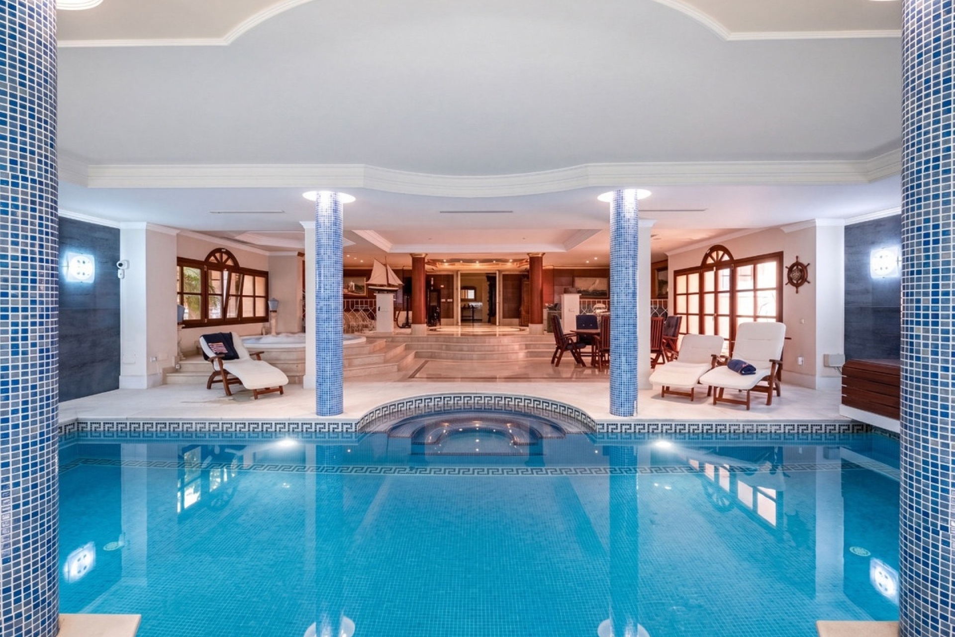 Wiederverkauf - Villa - Marbella - Nueva Andalucía