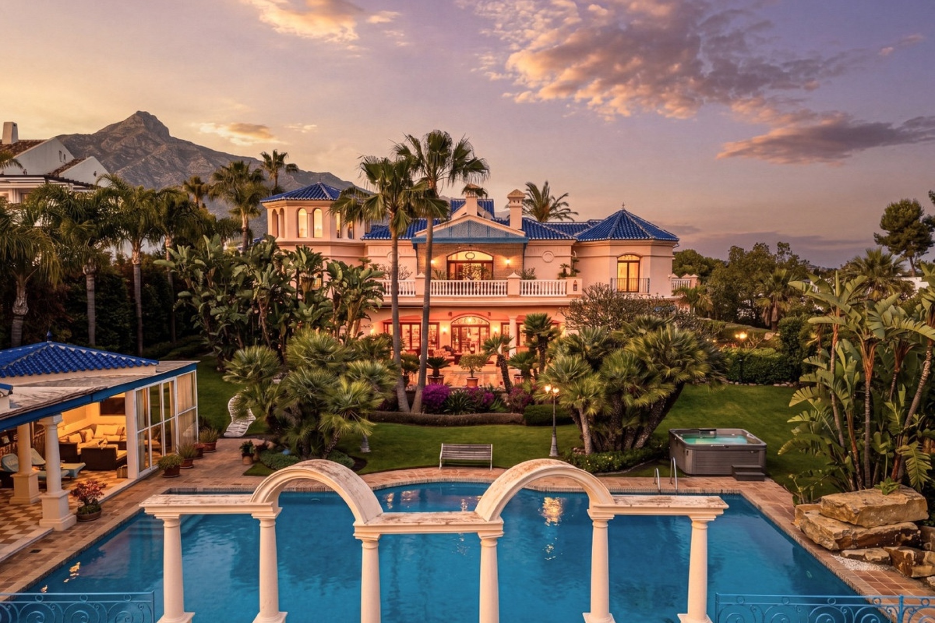 Wiederverkauf - Villa - Marbella - Nueva Andalucía