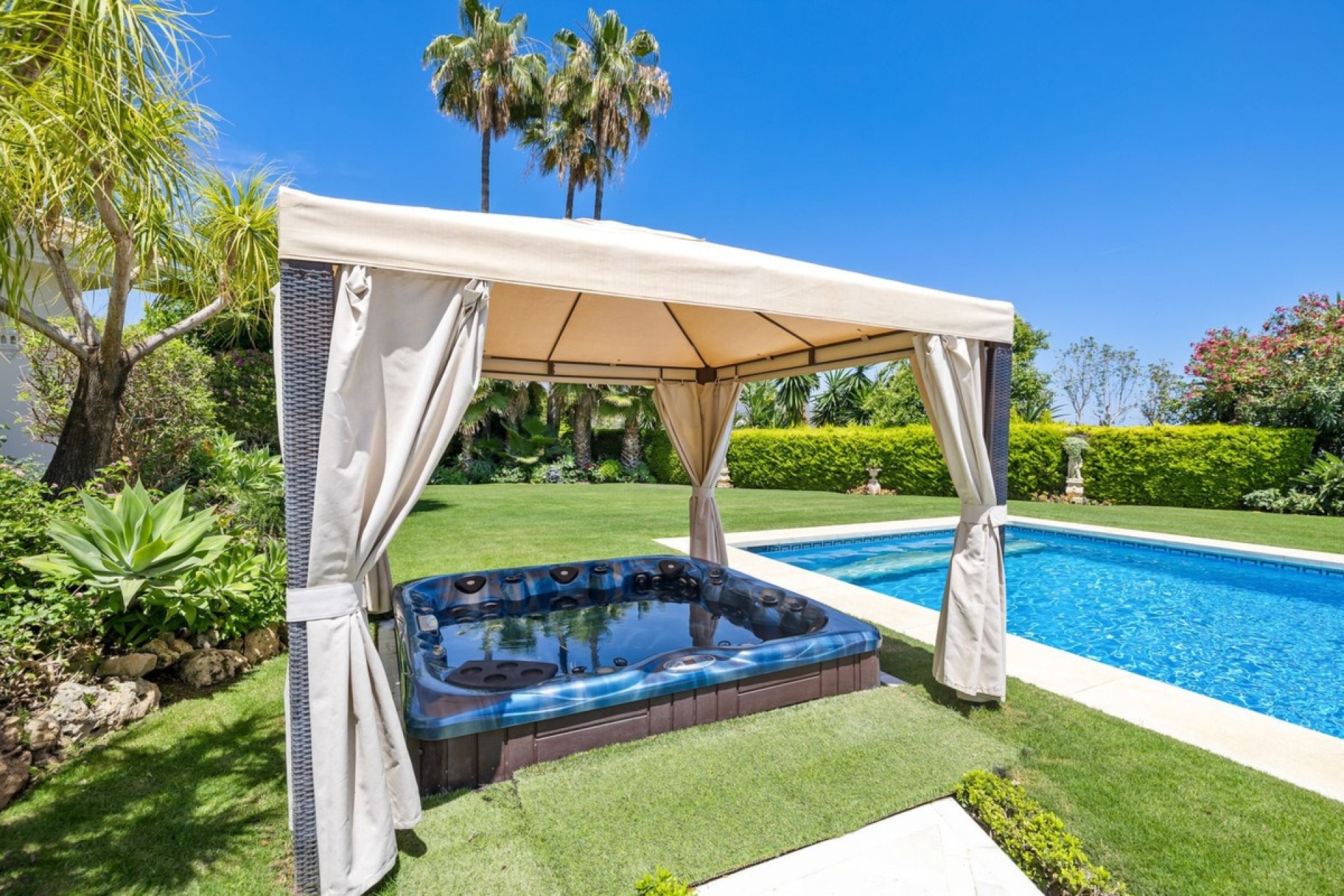 Wiederverkauf - Villa - Marbella - Nueva Andalucía
