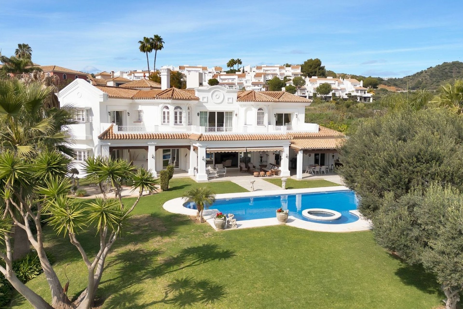 Wiederverkauf - Villa - Marbella - Nueva Andalucía