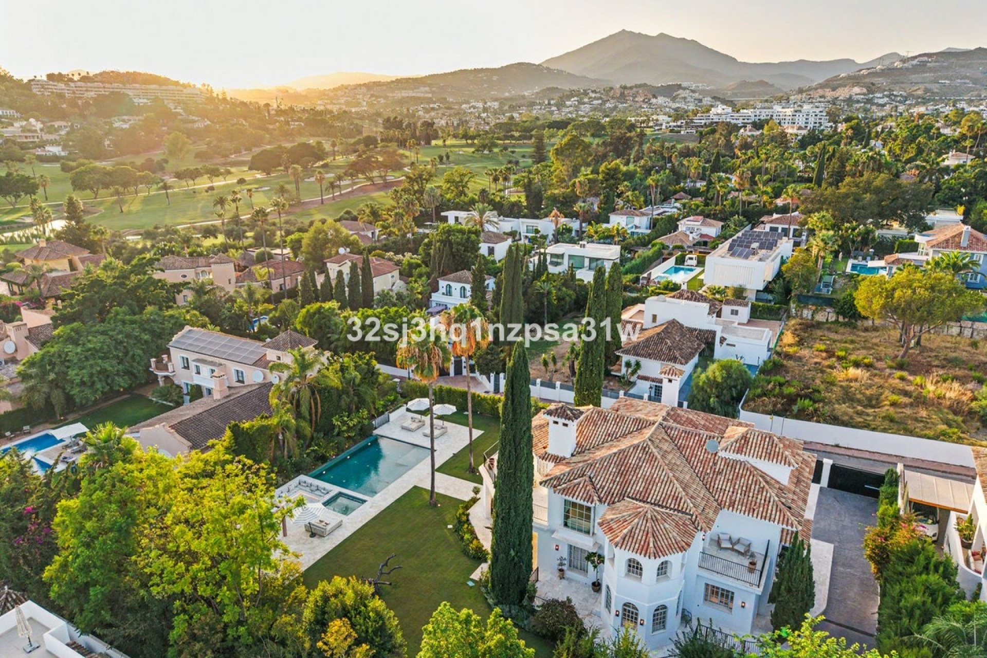 Wiederverkauf - Villa - Marbella - Nueva Andalucía