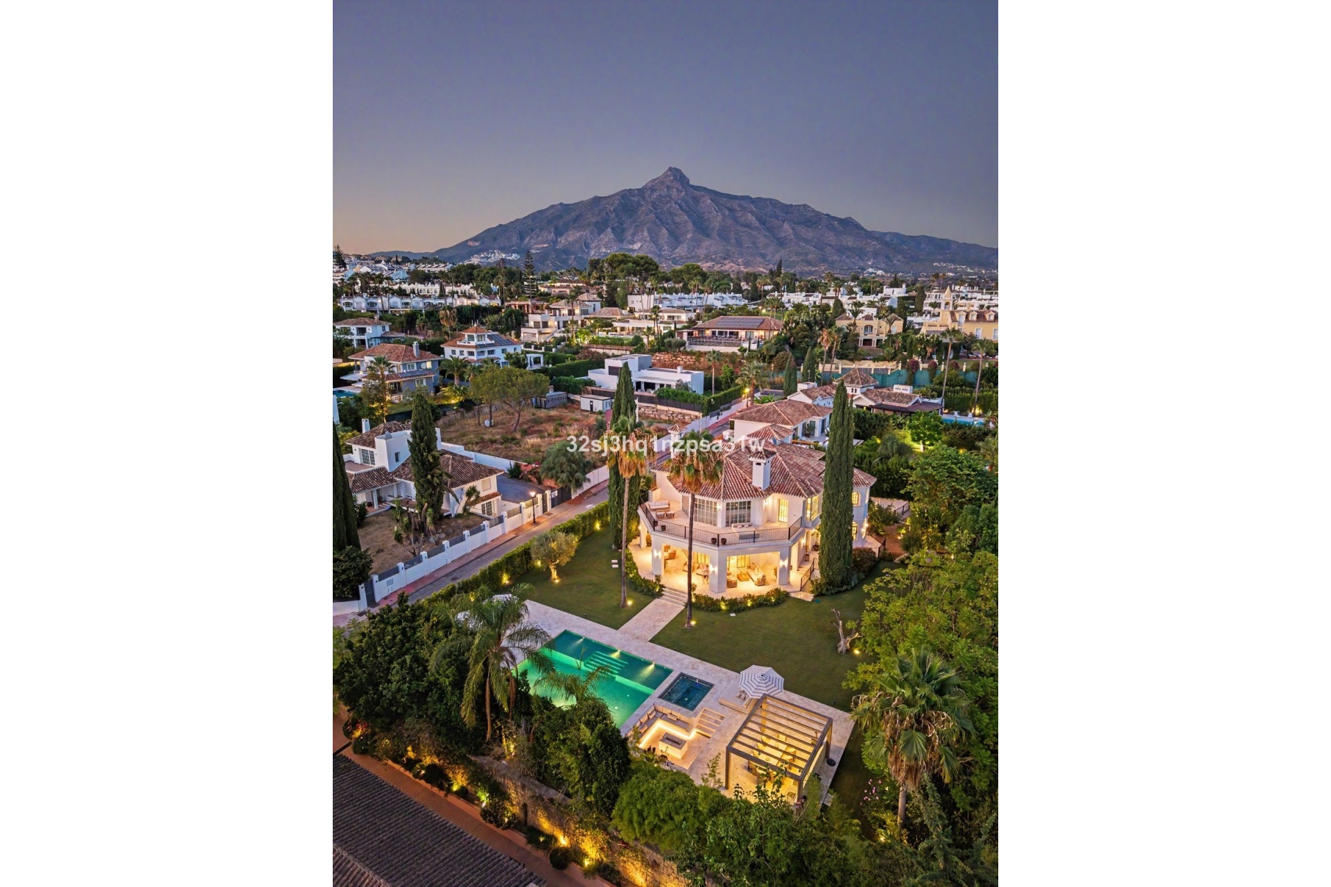 Wiederverkauf - Villa - Marbella - Nueva Andalucía