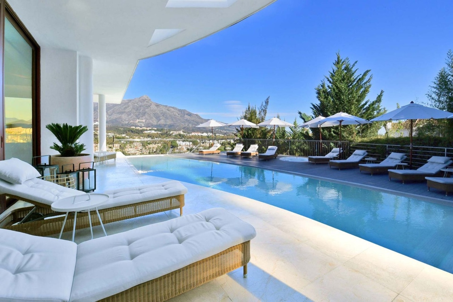 Wiederverkauf - Villa - Marbella - Nueva Andalucía