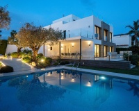 Wiederverkauf - Villa - Marbella - Nueva Andalucía