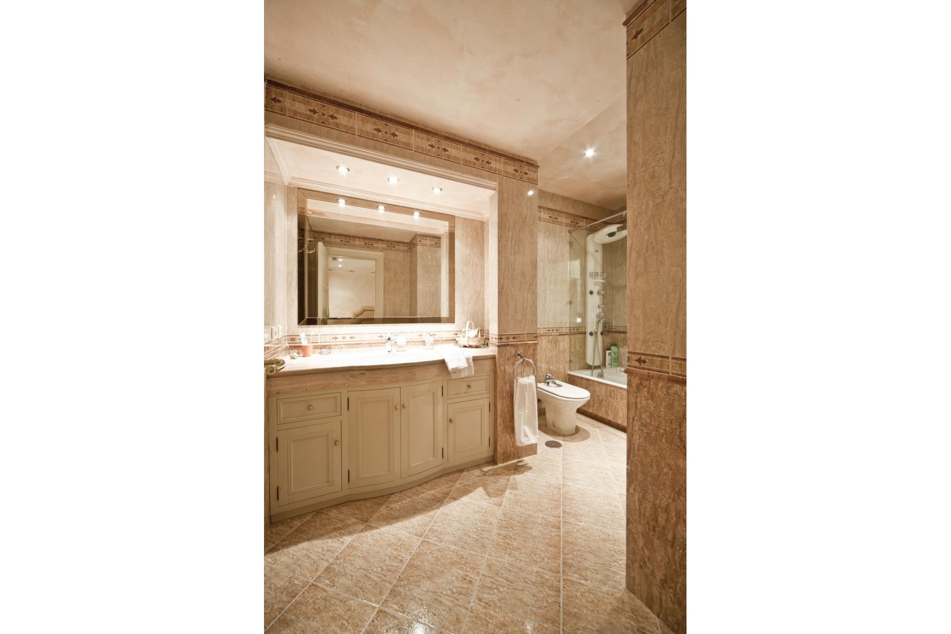 Wiederverkauf - Villa - Marbella - Nueva Andalucía